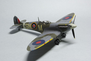 72_spitfire_mk5b_01-02_xga.jpg