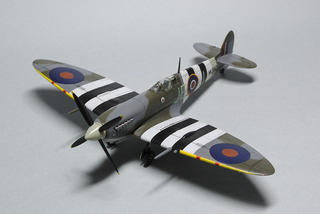 72_spitfire_mk9_02-01_xga.jpg